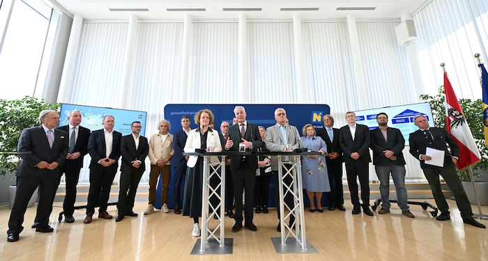 Zukinftsthema – mit Protagonisten vor der Kamera und vielen Beobachern hinter den Scheinwerfern.