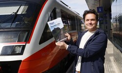 Thomas Schilcher (Verein Fahrgast) macht sich für den Erhalt der Regionalbahn stark.