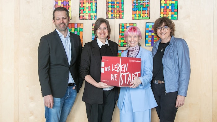 Präsentierten die Eckdaten: Johannes Mracsna (Immobiliengesellschaft SIG), Projektleiterin ...