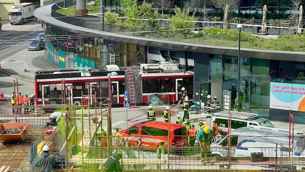 The bus crashed directly into the lobby of the Billa store.