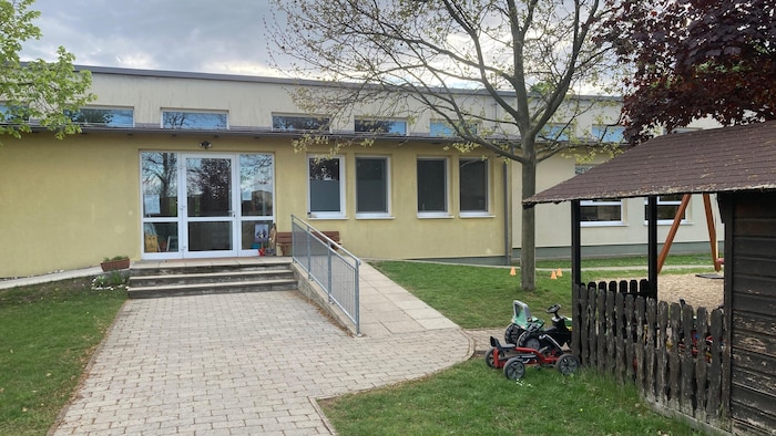 Nach dem „Vorfall“ hat eine Inspektorin den Kindergarten aufgesucht. Ihr Bericht liegt auf dem ...