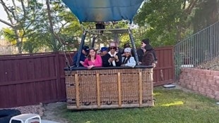 Die Passagiere nahmen den skurrilen Zwischenfall sichtlich mit Humor. 