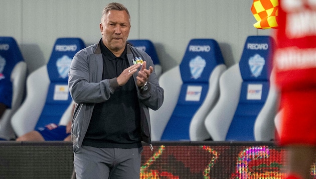 Manfred Schmid verabschiedet sich gegen Sturm aus dem Hartberger Stadion.