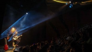 Sänger Josh geht erstmals auf Solo-Tour. Am Montag gastierte er im Oval vor ausverkauftem Haus.