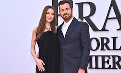 Das Hollywood-Paar zeigt sich auf dem roten Teppich – nur Tage nach der Geburt!