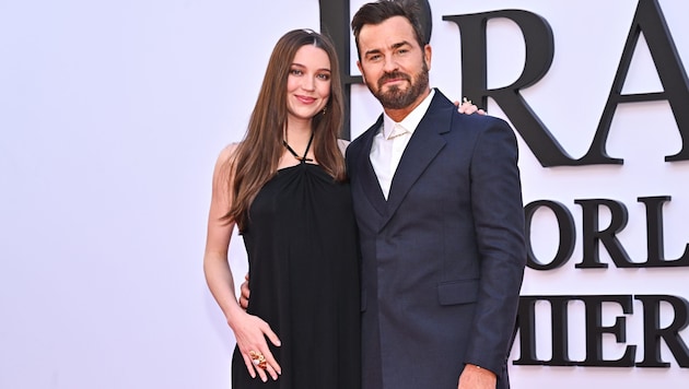 Das Hollywood-Paar zeigt sich auf dem roten Teppich – nur Tage nach der Geburt!