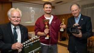 Kärntner Landessieger Kevin Rippitsch (Bildmitte) mit VÖFA-Präsident Richard Wagner und ...