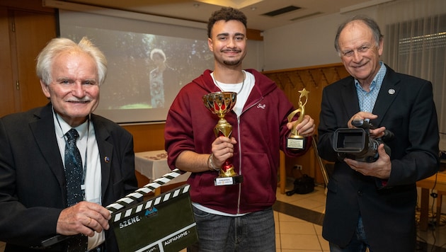 Kärntner Landessieger Kevin Rippitsch (Bildmitte) mit VÖFA-Präsident Richard Wagner und ...