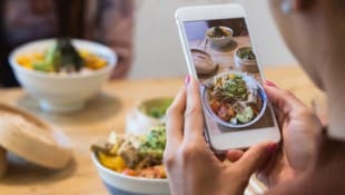 Kinder wachsen heute in einer digitalen Umgebung auf, in der ungesunde Lebensmittel ...