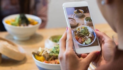 Kinder wachsen heute in einer digitalen Umgebung auf, in der ungesunde Lebensmittel ...