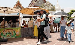 Ohne Sonnenschirme geht in Thailand nichts mehr ...