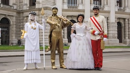 Kaiser Franz Joseph, Kaiserin Elisabeth, Walzerkönig Johann Strauss und die Göttin der Weisheit, ...