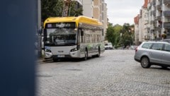 In Leipzig ging ein 22-Jähriger mit einer Axt auf einen Busfahrer los. (Symbolbild)