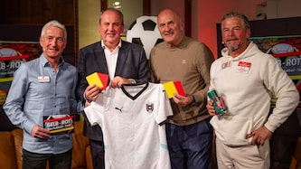 Moderator Hannes Steiner mit dem ÖFB-Aufsichtsratsvorsitzenden Josef Pröll und den Experten Kurt ...