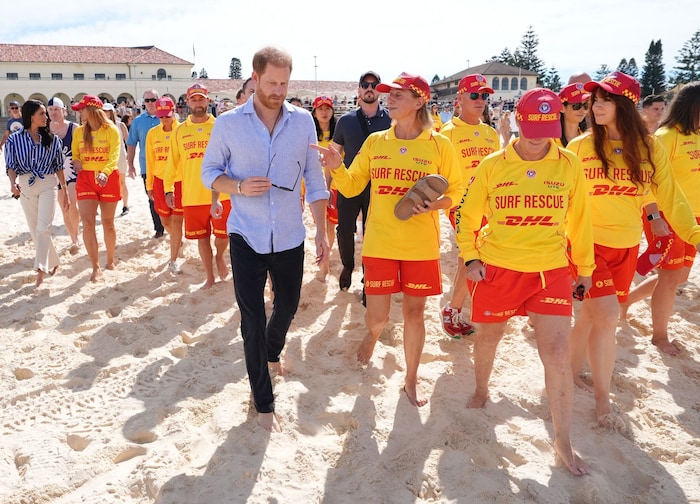Doch nicht alle zeigten sich beeindruckt vom Besuch der Exil-Royals und ihrem Tross am Strand.