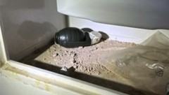 Schockfund im Stiegenhaus: Diese Handgranate lag in einem Zählerkasten – Spezialisten mussten ...