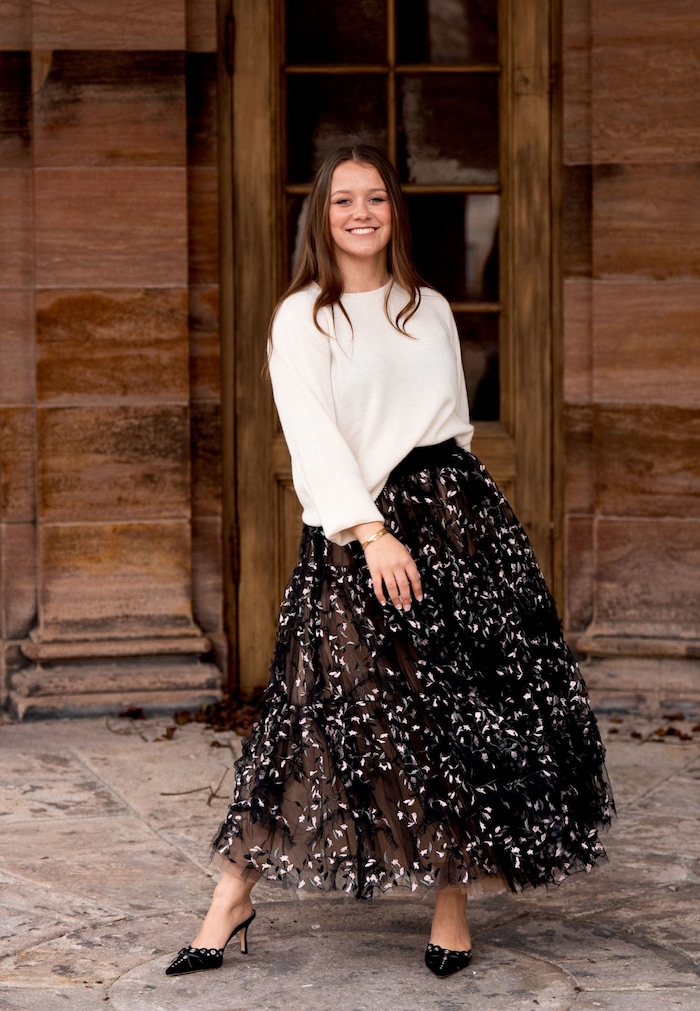 Prinzessin Isabella posierte kurz vor ihrem Geburtstag im Ballkleid, das sie geschickt zum ...