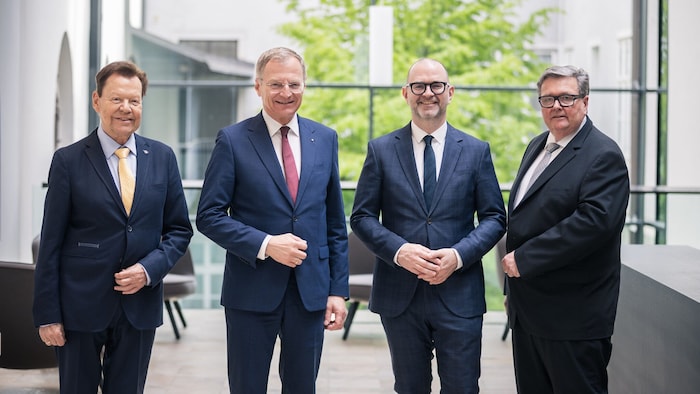 v.l.: Günter Titsch, Präsident INTERKULTUR, Landeshauptmann Thomas Stelzer, Bürgermeister ...