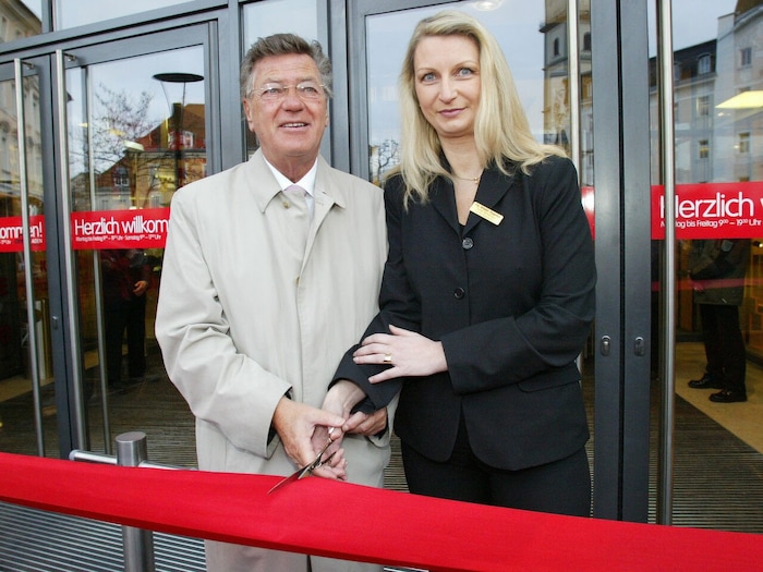 Am 29. März 2006 hat Bürgermeister Harald Scheucher die City Arkaden eröffnet.