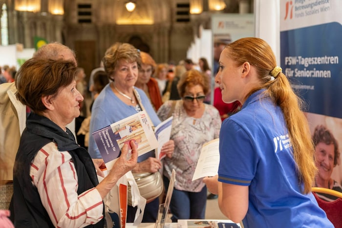 Beratung steht an 60 Info-Ständen im Vordergrund.