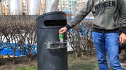 Ist das Kunst oder kann das weg? Pfandringe sind im Stadtbild von Innsbruck noch selten. Die ...