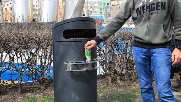 Ist das Kunst oder kann das weg? Pfandringe sind im Stadtbild von Innsbruck noch selten. Die ...