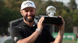 Jon Rahm, der für viel Geld auf die LIV-Tour gewechselt ist, bekam für seinen Sieg beim Turnier ...