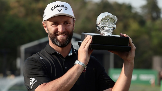 Jon Rahm, der für viel Geld auf die LIV-Tour gewechselt ist, bekam für seinen Sieg beim Turnier ...