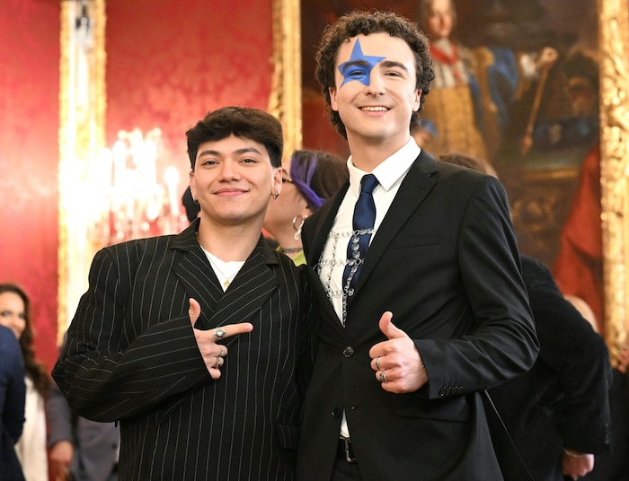 Vorjahressieger Johannes „JJ“ Pietsch (links) mit unseren ESC-Kandidaten Cosmó