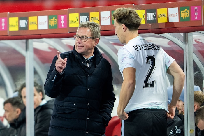 Teamchef Rangnick mit Affengruber.