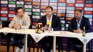 Helmut Kaltenegger (re.) rettete die Austria Klagenfurt. Gesellschafter Zeljko Karajica bleibt ...