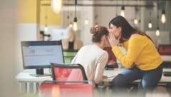 Gemauschel, Intrigen und soziale Ausgrenzung finden nicht nur in Büros statt, sondern auch in ...