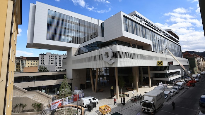 Die Außenaufnahme zeigt die Dimensionen des Quartiers.