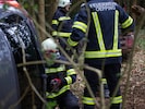 Der Pkw lag seitlich im Wald, die Feuerwehren Oepping und Rohrbach standen im Einsatz.