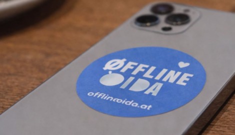 Smartphones und Co. haben während des Café-Besuchs Sendepause.