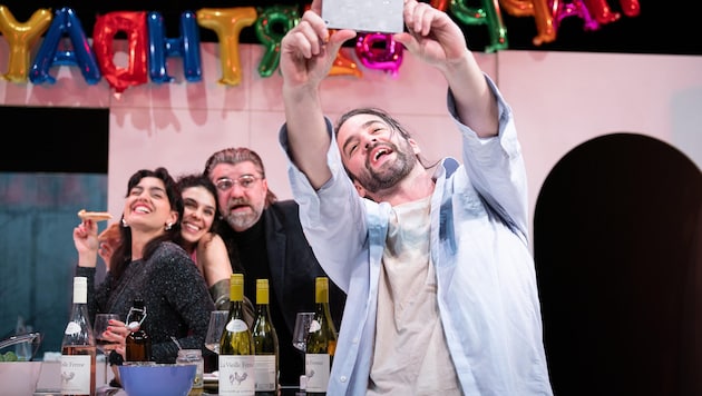 Wie erfüllend ist die Mutterrolle tatsächlich? Und was macht Social Media daraus? – „Nino“ im ...