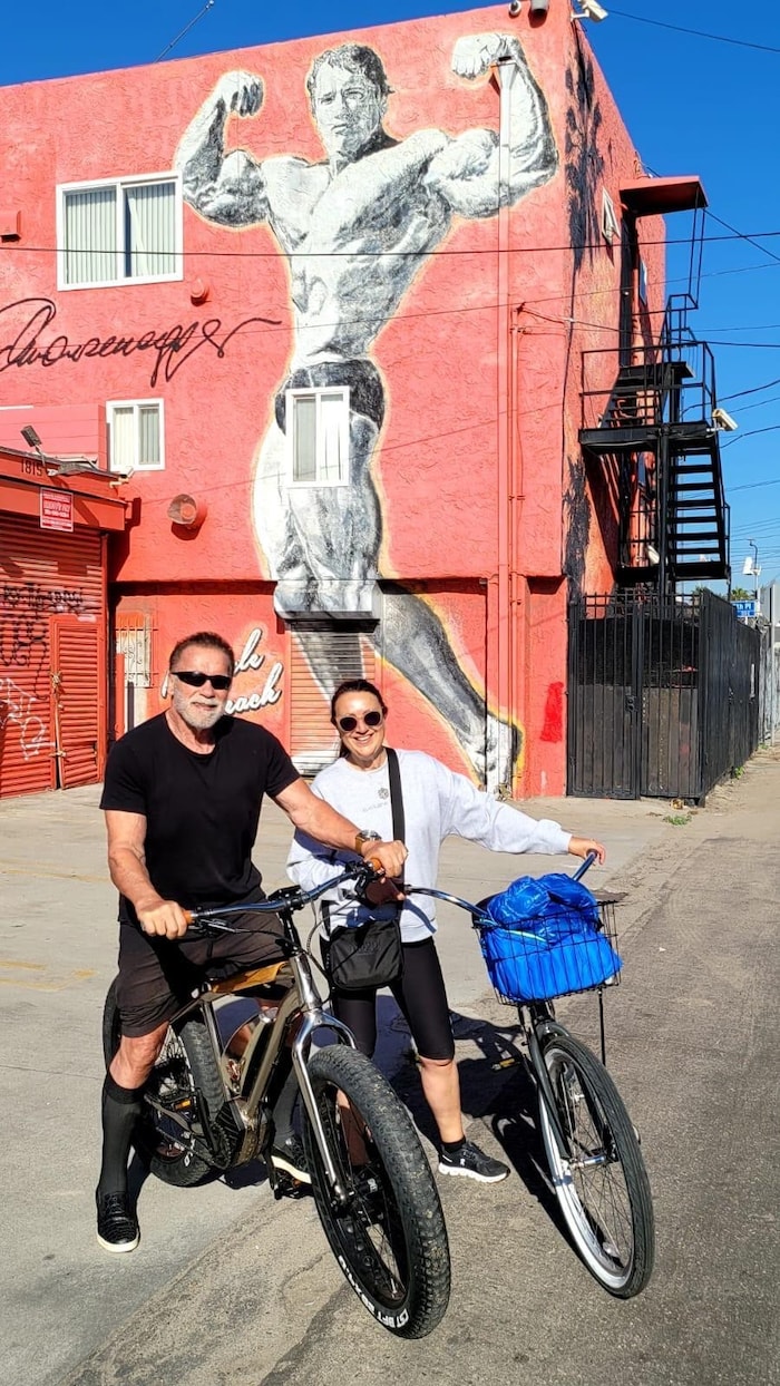 Schwarzenegger lädt dazu ein, Trainingsfotos und Videos aufzunehmen und diese unter dem Hashtag ...