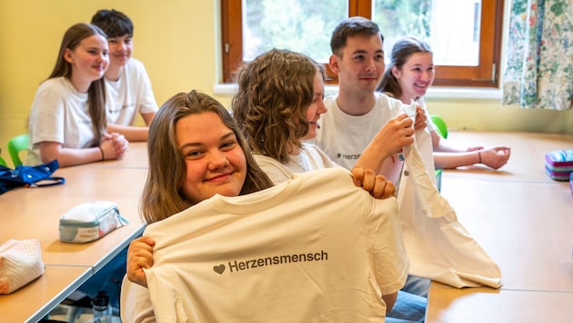 Als Dankeschön für die Zivilcourage bekamen die Schüler von der Caritas Niederösterreich ...