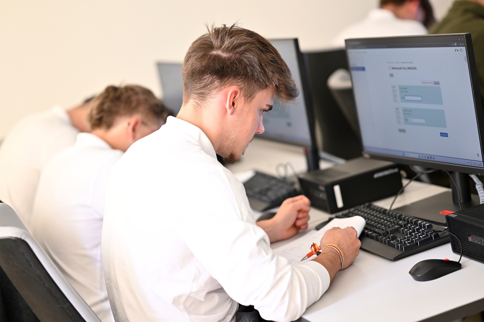 60 Minuten hatten die Mathematik-Kandidaten für die Aufgaben – ohne Rechner oder andere ...