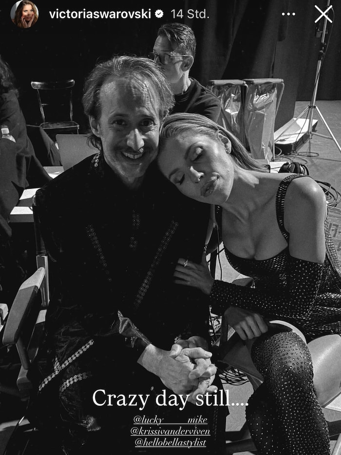 An Swarovskis Seite: Moderationskollege Michael Ostrowski