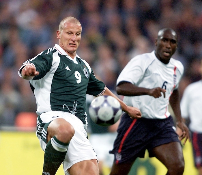 Carsten Jancker (li.) kührte sich 2002 zum Vize-Weltmeister mit Deutschland
