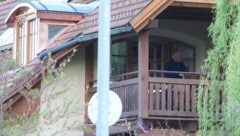 Der Täter stieg offenbar über den Balkon ins Haus ein.