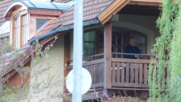 The perpetrator apparently entered the house via the balcony.