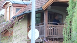 Der Täter stieg offenbar über den Balkon ins Haus ein.