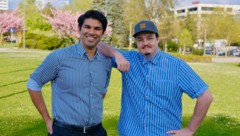 Emre Kaya und Martin Gatzweiler (v.l.) zeigen, was hinter den Türen des Alten Rathauses in Linz ...