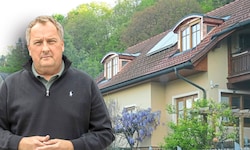 Bürgermeister Reinhold Ebner fehlen die Worte nach der schrecklichen Bluttat im steirischen Ort ...