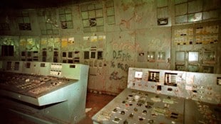 Der Kontrollraum des Reaktors Nummer 4 in Tschernobyl: Es blieben nur Ruinen, auch außerhalb des ...