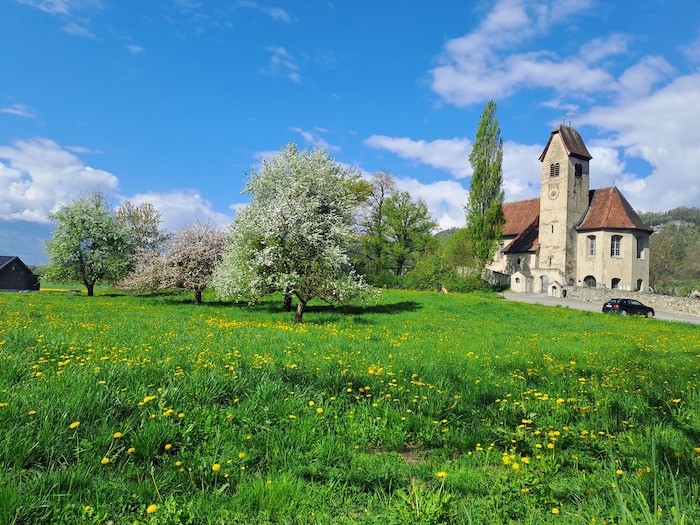 Die Alte Pfarrkirche St. Michael in Tisis.