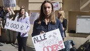 JUNOS-Bundesvorsitzender Sophie Wotschke sorgte mit einer Medienaktion vor dem Finanzministerium ...