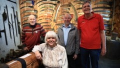 Die Gründungs- mitglieder Erika und Walter Felkel (li.) mit dem Vereinsobmann Wolfgang Meixner ...